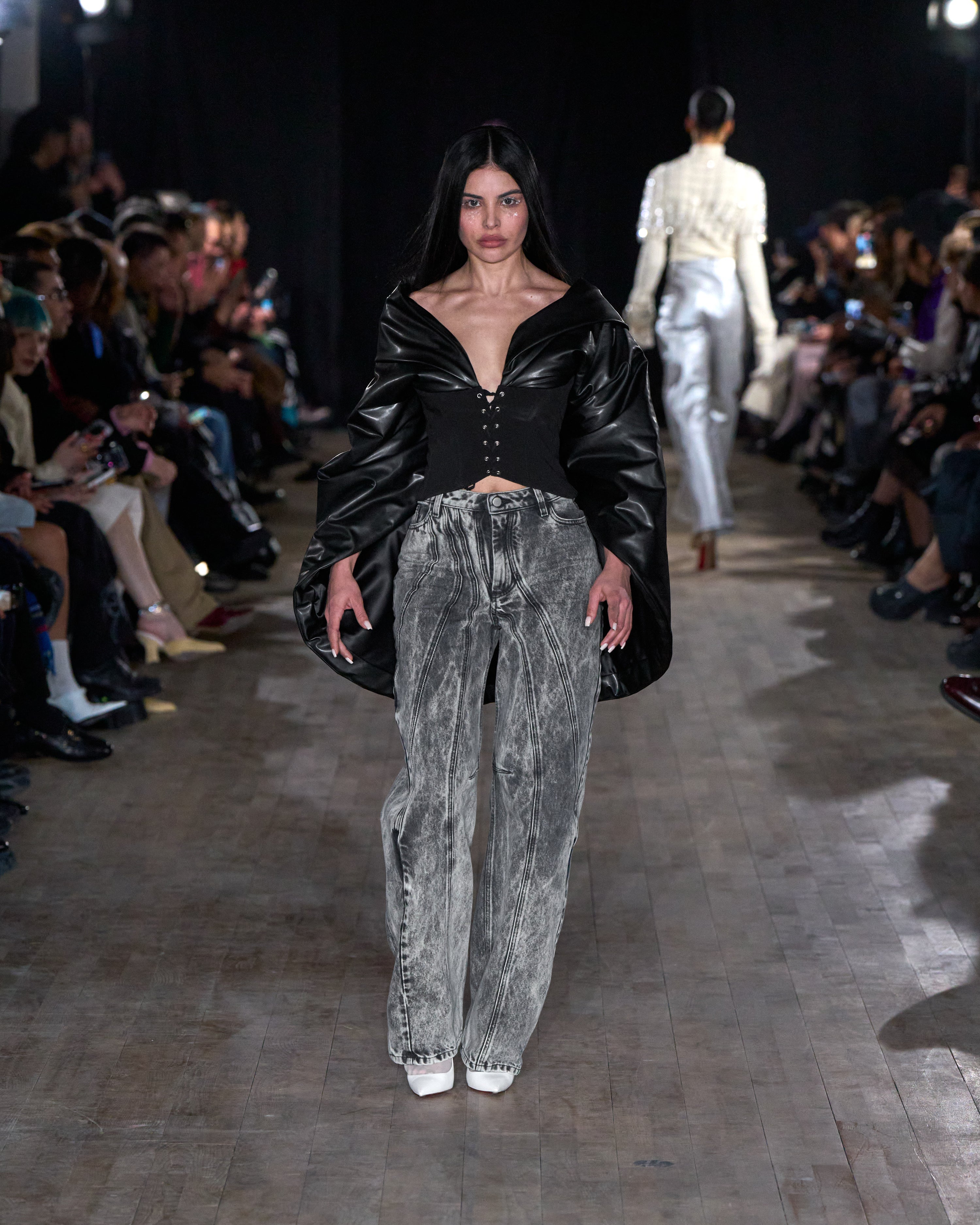 ASYMMETRICAL CUT-OUTS JEANS