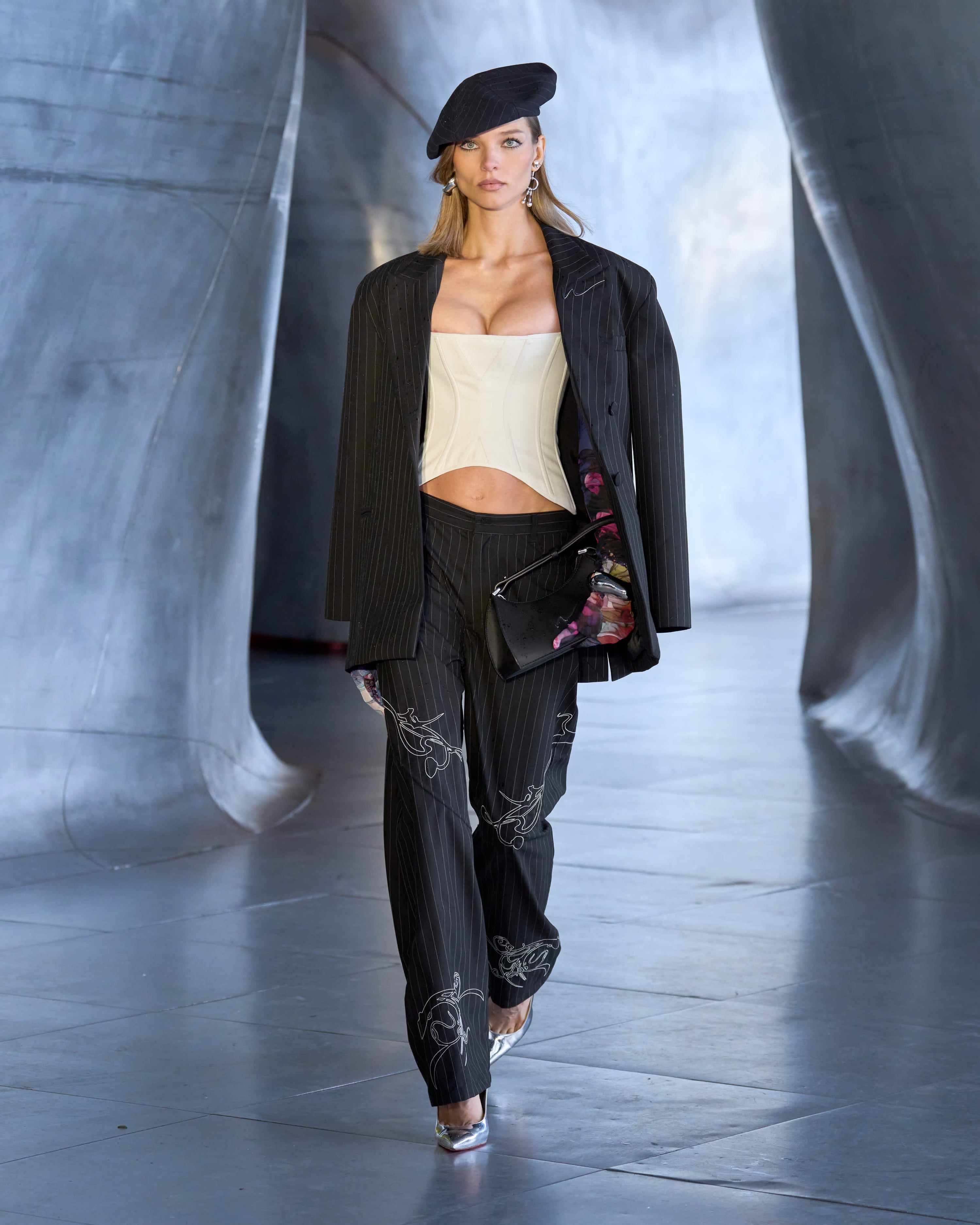 ASYMETRICAL PARISIAN BERET